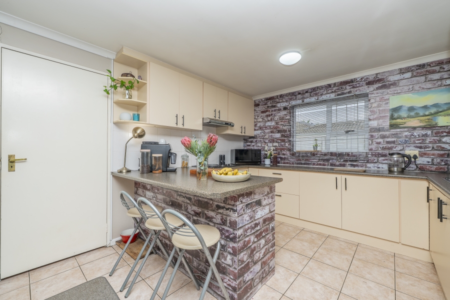 To Let 2 Bedroom Property for Rent in Sonstraal Heights Western Cape